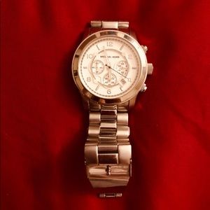 Michael Kors MK8086 Oversized Silver Runway Watch